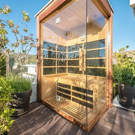 Summer Sea View With Outdoor Jacuzzi- Sauna Apartment *